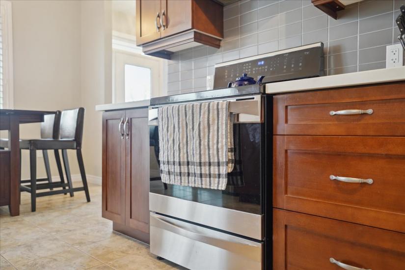 Property listing for 62 Gaddye Lane, Binbrook, ON