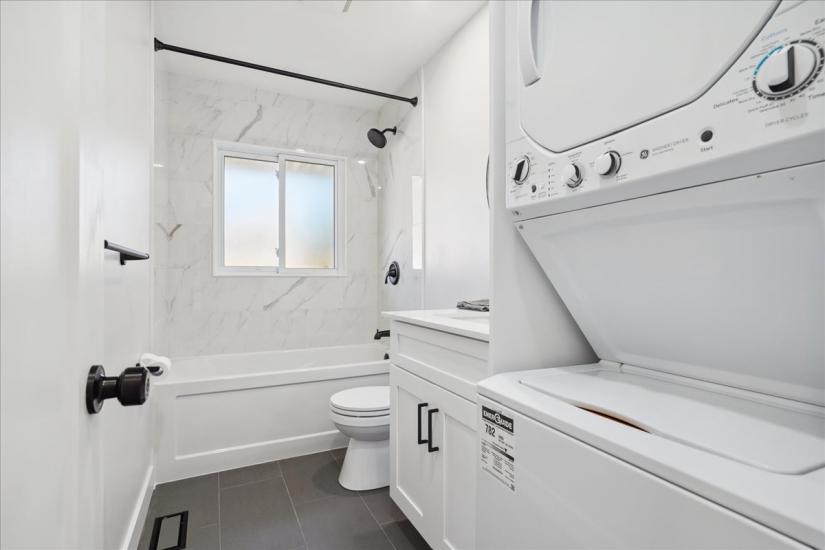 Property listing for U-14 Pembroke Ave., Brantford, ON