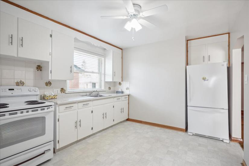 Property listing for 16 Greenwood St., Hamilton, ON