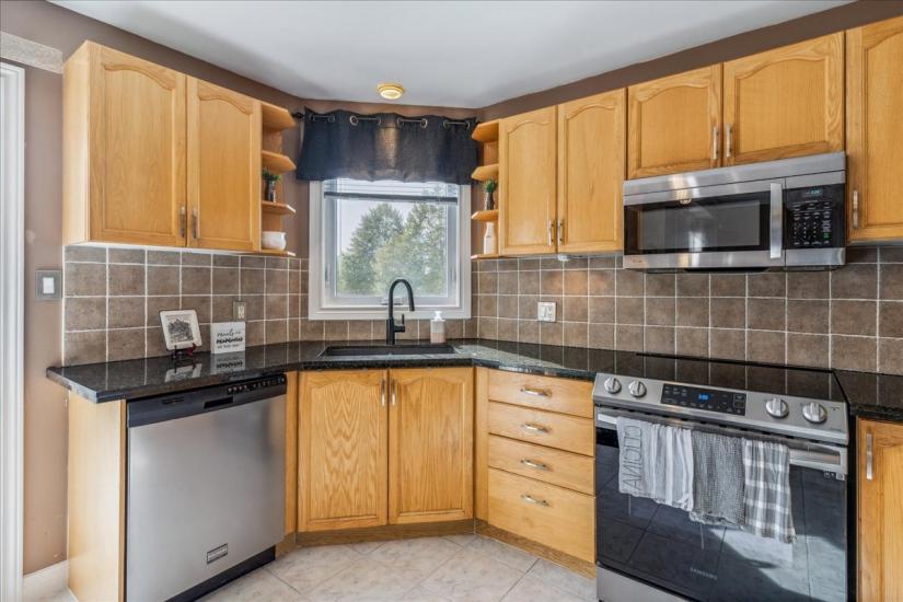 Property listing for 75 Claudette Gate, Hamilton, ON