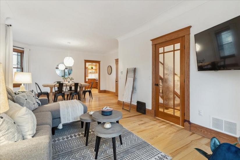 Property listing for 42 Chatham St., Hamilton, ON