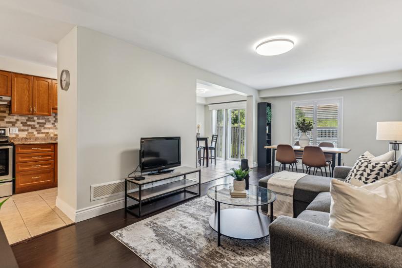 Property listing for 226 Dicenzo Dr., Hamilton, ON