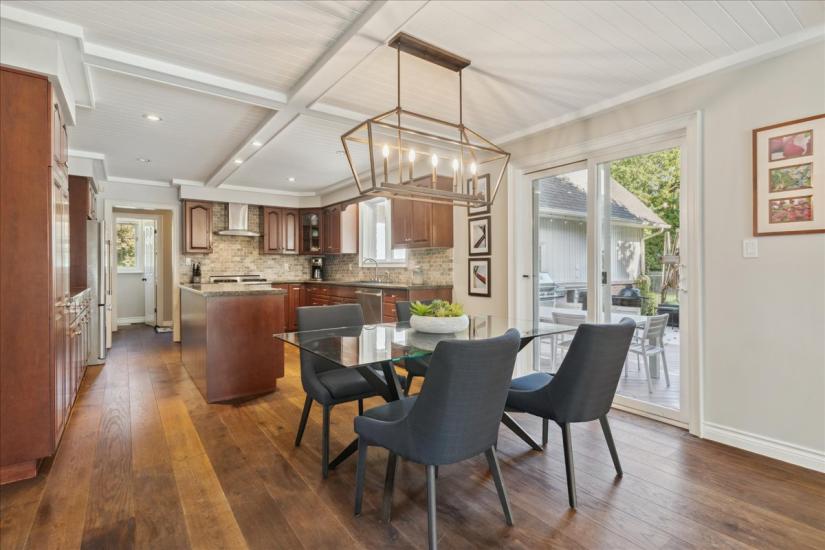 Property listing for 34 Gladiola Dr., Carlisle, ON