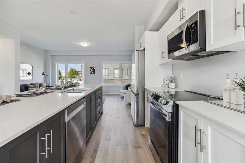 Property listing for 21 Cadwell Lane, Hamilton, ON