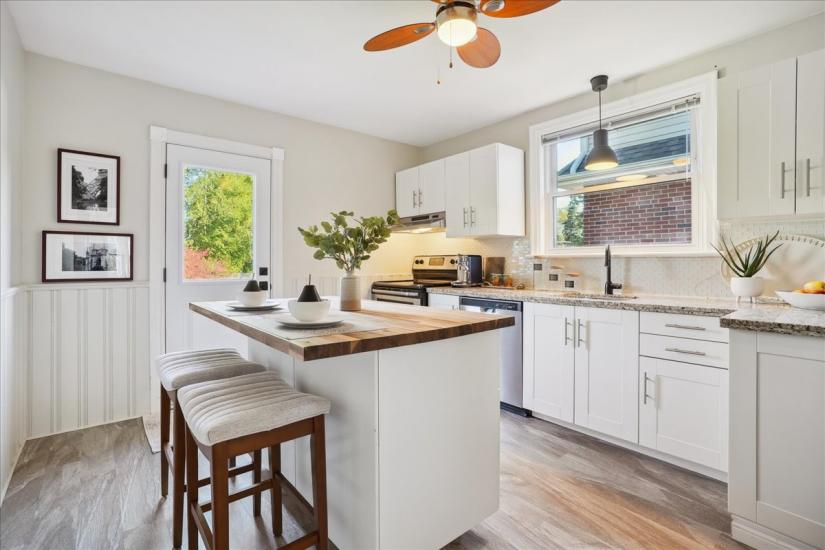 Property listing for 56 Uplands Ave., Hamilton, ON