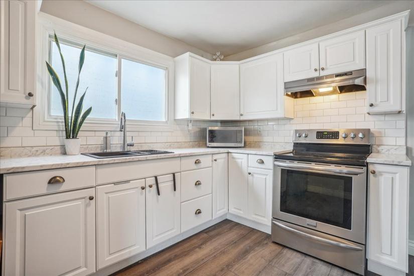 Property listing for 733 Dunn Ave., Hamilton, ON
