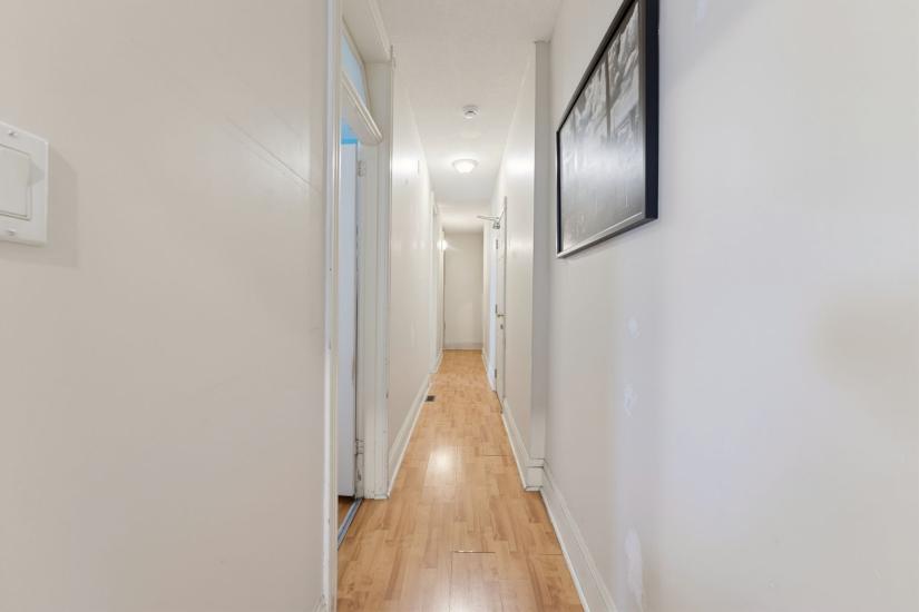 Property listing for 113 Wentworth St. S., Hamilton, ON