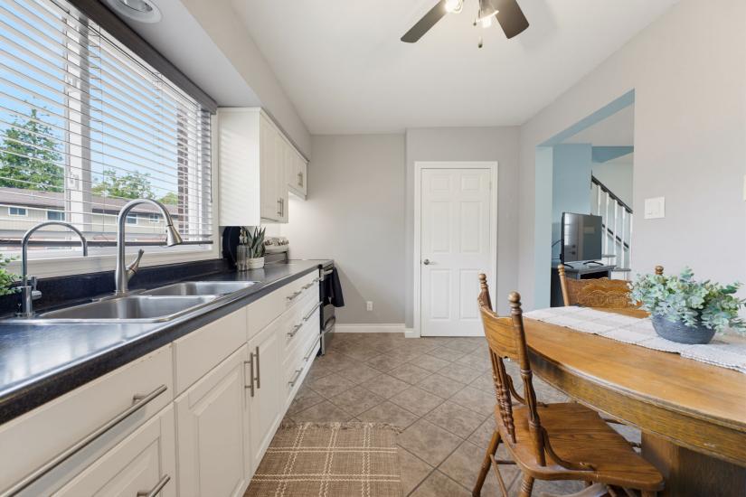 Property listing for 15 Seneca St. S., Cayuga, ON