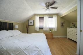 Property listing for 100 Mercer St., Dundas, ON