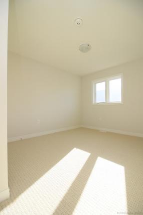 Property listing for 17 Beau Chatel Lane, Grimsby, ON