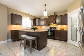 Property listing for 48 Gregorio Court, Ancaster, ON