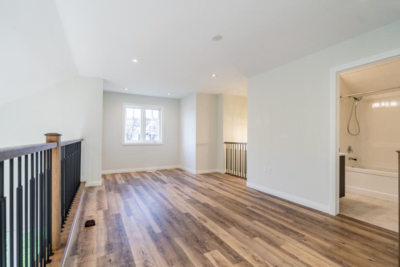 Property listing for 2 Dennis Drive, Smithville, Ontario