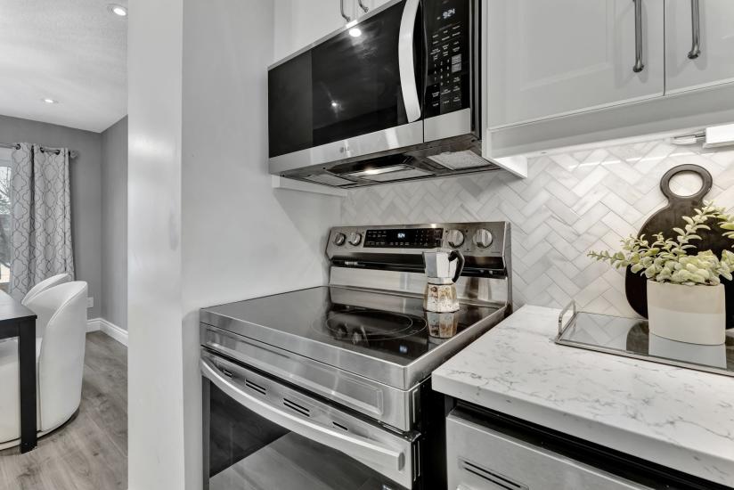 Property listing for #7-860 Rymal Rd. E., Hamilton, ON