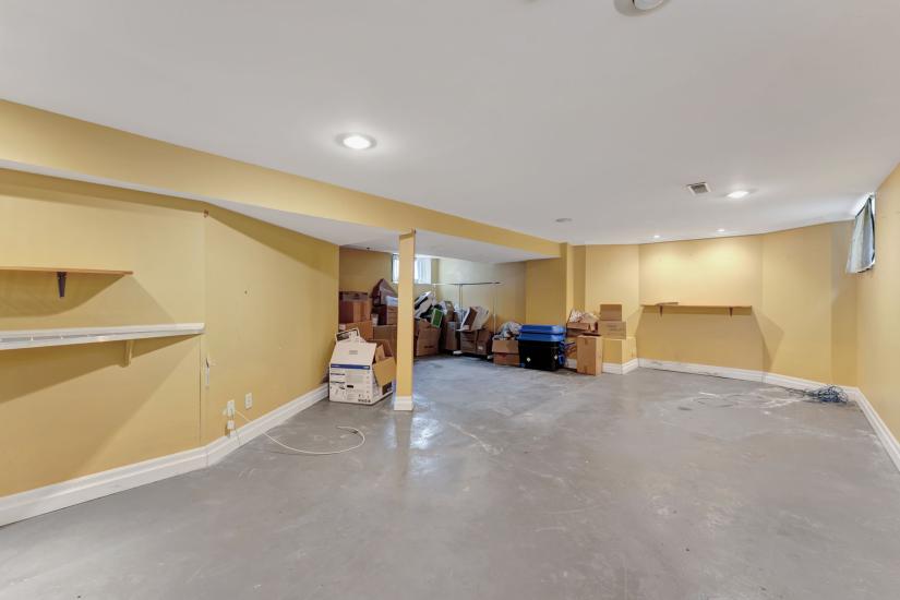 Property listing for 4 Park Row S., Hamilton, ON