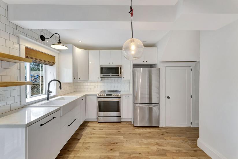 Property listing for 433 Hughson St. N., Hamilton, ON