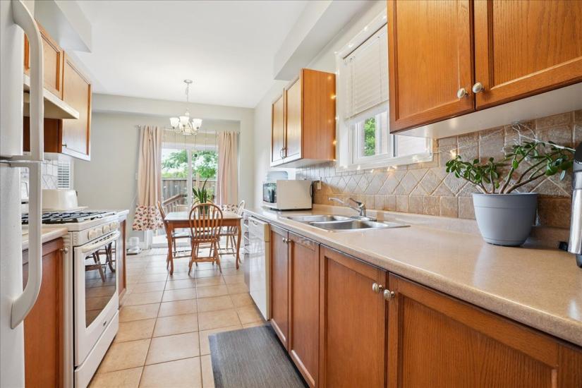 Property listing for 70 Moore Cres., Ancaster, ON
