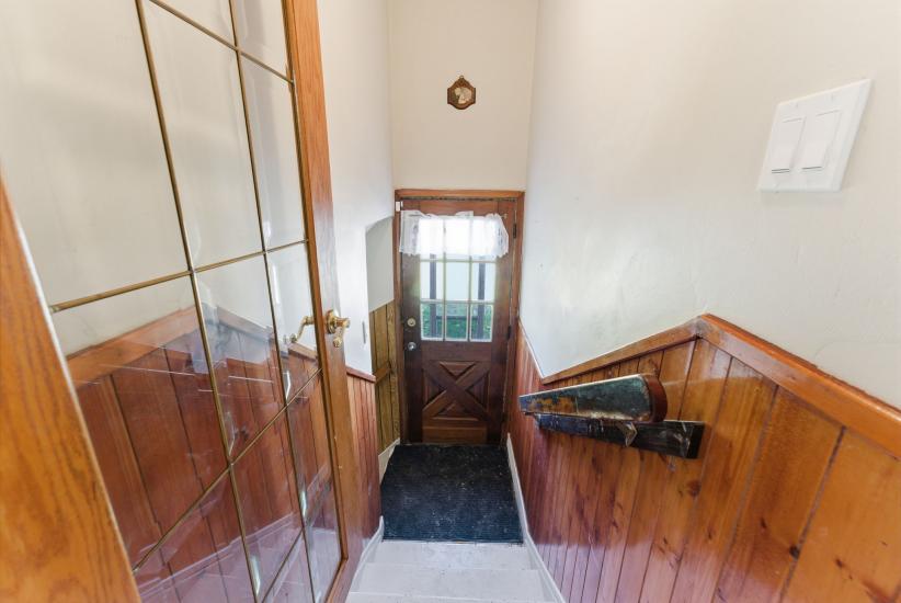 Property listing for 2088 Upper James St., Hamilton, ON