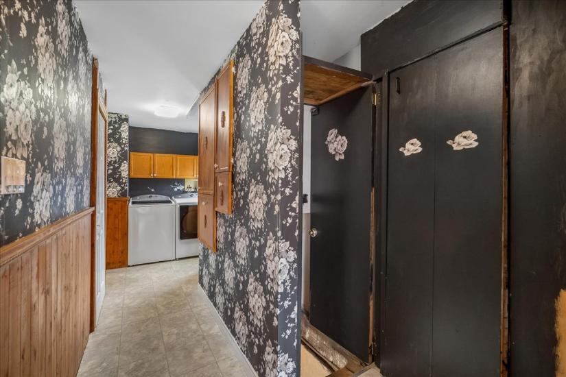 Property listing for 5 Herbert Crt., Stoney Creek, ON