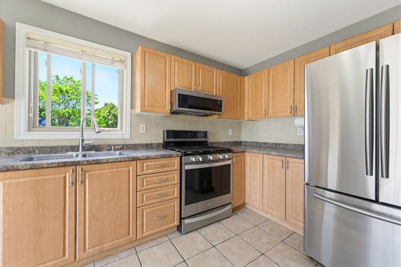 Property listing for 40 Lanza Crt., Hamilton, ON