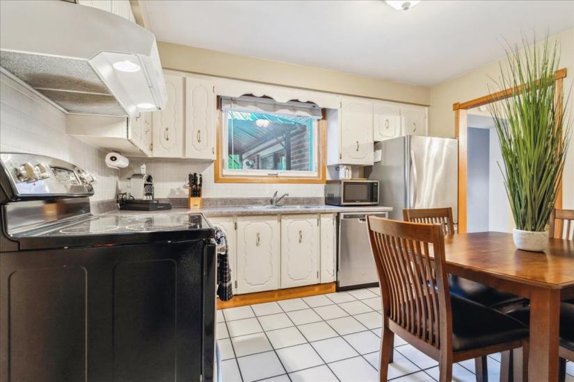 Property listing for 110 Glenashton Dr., Stoney Creek, ON