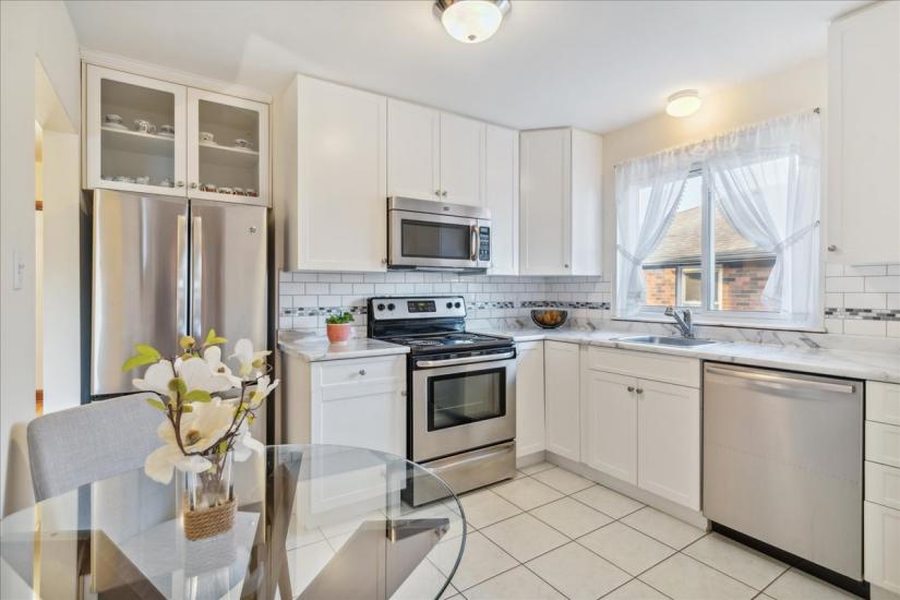 Property listing for 272 East 44th St., Hamilton, ON