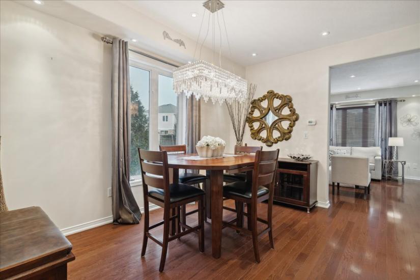 Property listing for 19 Deborah Crt., Hamilton, ON