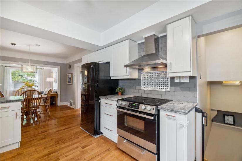 Property listing for 133 Longwood Rd. N., Hamilton, ON