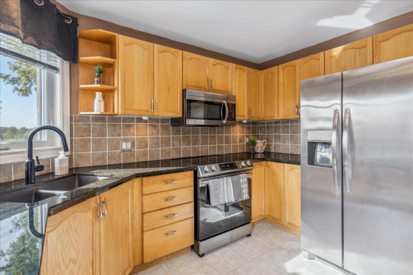 Property listing for 75 Claudette Gate, Hamilton, ON