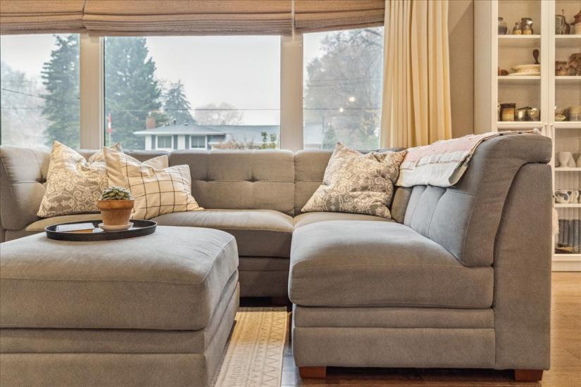 Property listing for 9 Holbrook Rd., Hamilton, ON