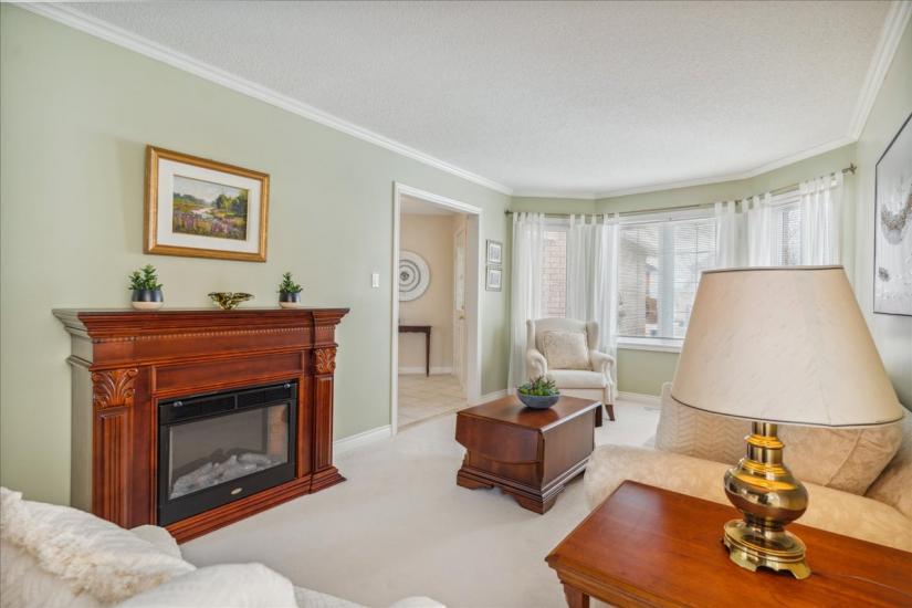 Property listing for 16 Fenwick Place, Waterdown, ON