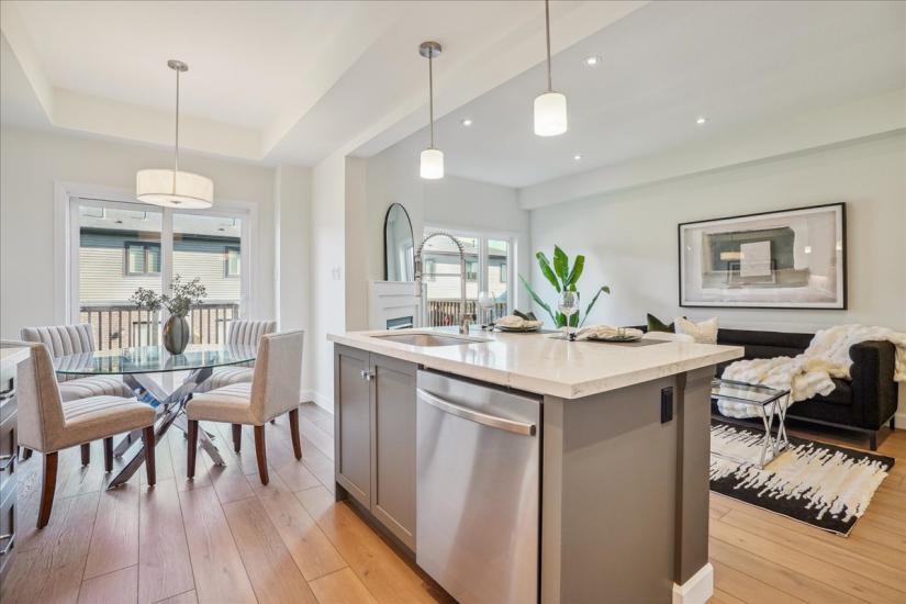 Property listing for 81 Bensley Lane, Hamilton, ON