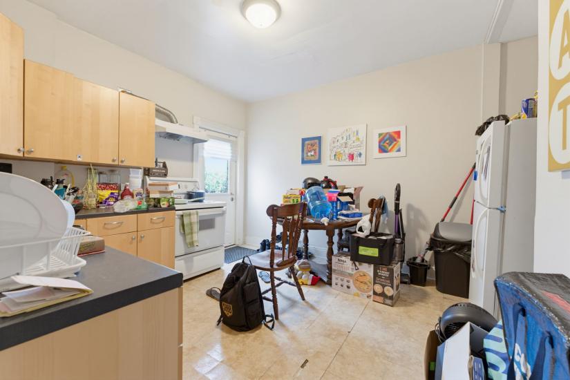 Property listing for 113 Wentworth St. S., Hamilton, ON