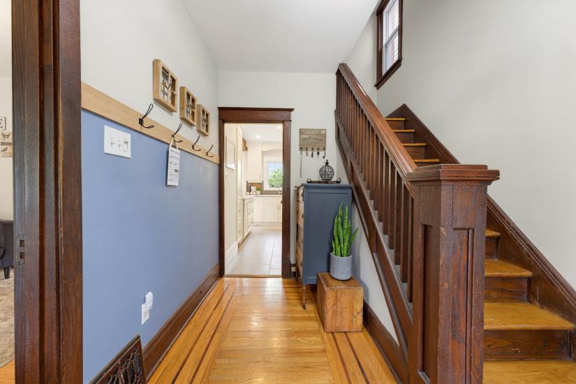 Property listing for 394 Charlton Ave. W., Hamilton, ON