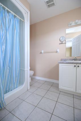 Property listing for 32 Woodbank St., Stoney Creek, ON