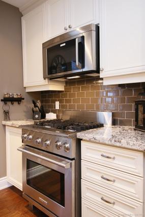 Property listing for 6 Tweedsmuir Ave., Dundas, ON