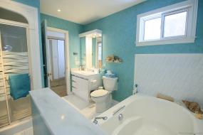 Property listing for 28 Lloyminn Ave., Ancaster, ON