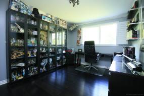 Property listing for 36 Terrace Dr., Dundas, ON