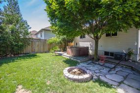 Property listing for 105 Glenhollow Dr., Stoney Creek, ON