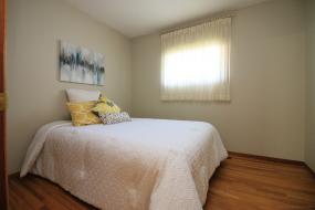 Property listing for 182 Solomon Cres., Hamilton, ON