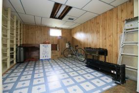 Property listing for 563 Mohawk Rd. E., Hamilton, ON