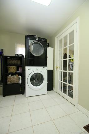 Property listing for 663 Dunn Ave., Hamilton, ON