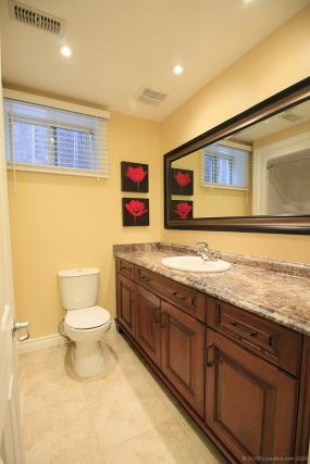Property listing for #11-10 Greenbrook Dr., Stoney Creek, ON