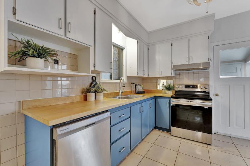 Property listing for 8 Senator Ave., Hamilton, ON