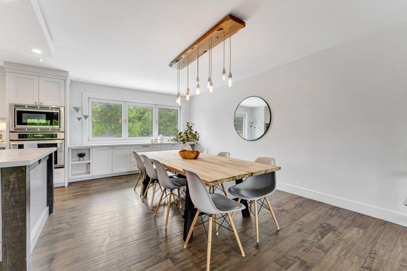 Property listing for 672 Hiawatha Blvd., Ancaster, ON