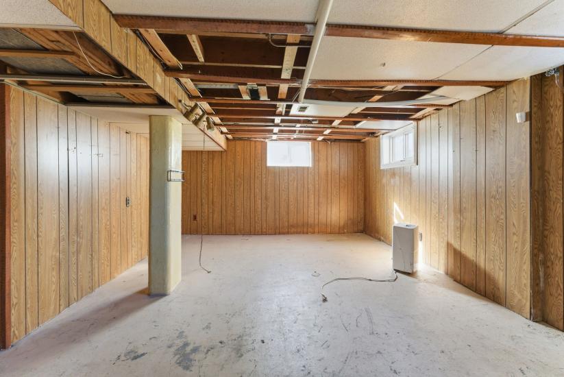 Property listing for 2088 Upper James St., Hamilton, ON