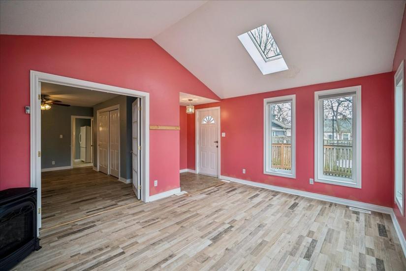 Property listing for 5 Herbert Crt., Stoney Creek, ON