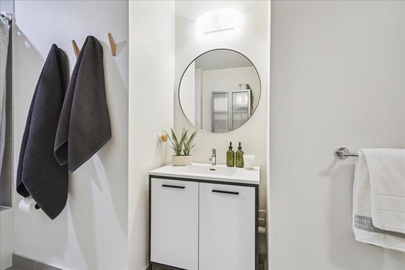 Property listing for #1901-385 Winston Rd., Grimsby, ON