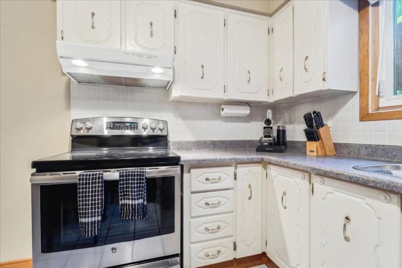 Property listing for 110 Glenashton Dr., Stoney Creek, ON