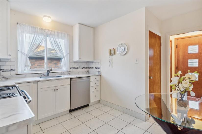 Property listing for 272 East 44th St., Hamilton, ON