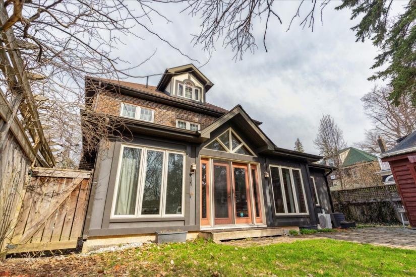 Property listing for 160 Dalewood Cres., Hamilton, ON